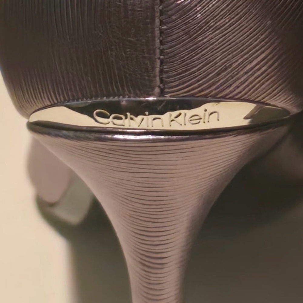 New Calvin Klein Gayle Metallic Silver Heels size 5.5 - Picture 4 of 10